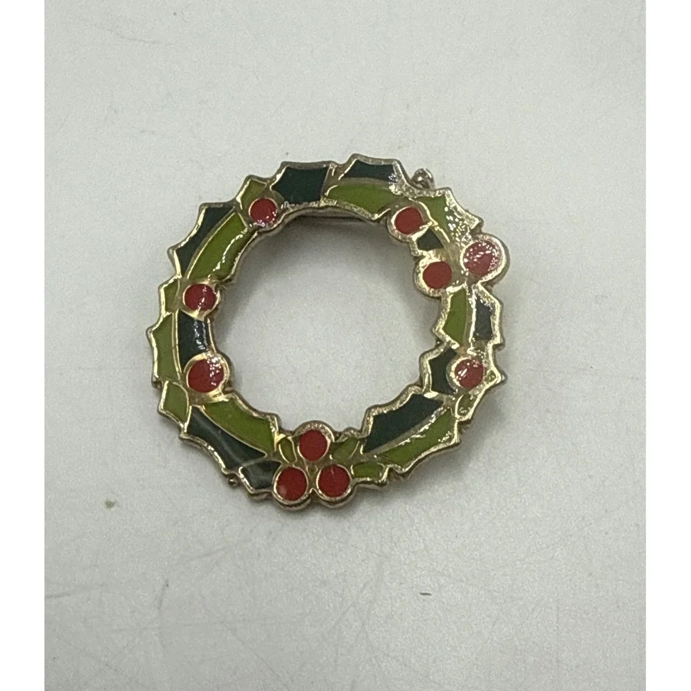 Vintage Avon Christmas Wreath Brooch Enamel Holly Berry Gold Tone Holiday Pin